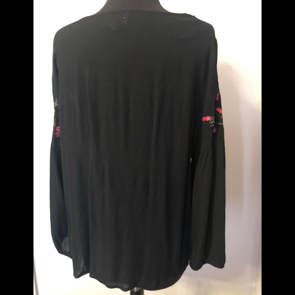 Skies are Blue brand from Dillards - Picture 3 of 4